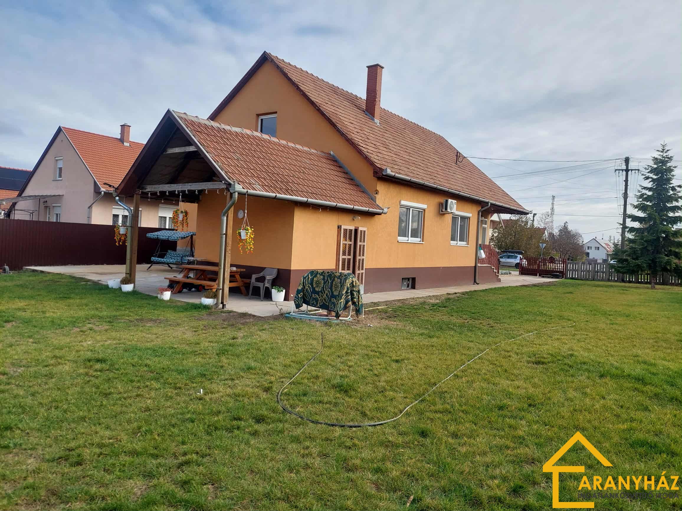 Eladó ketvárosi családi ház Kiskunhason