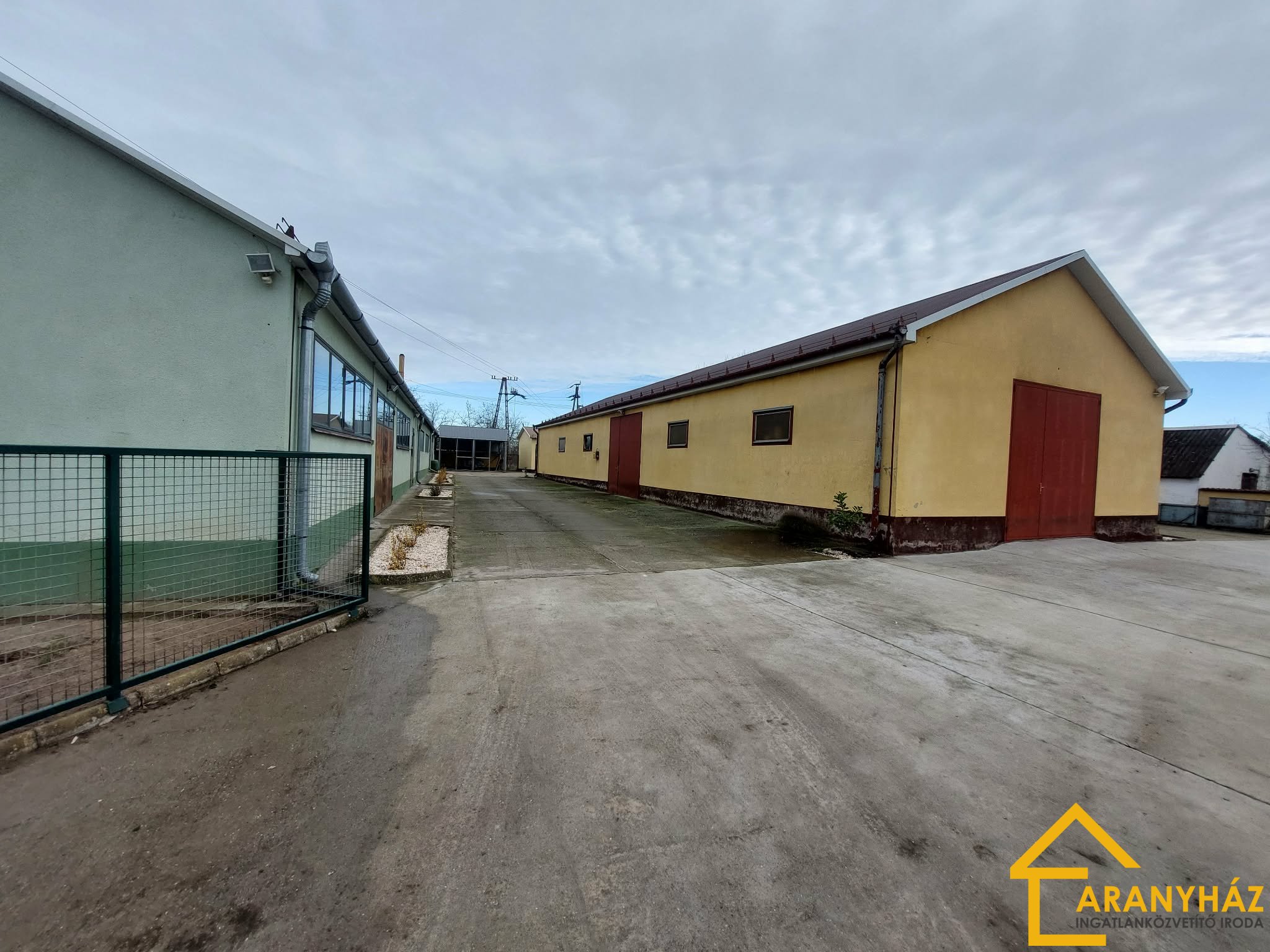 Műhely komplexum, ipari telep Kiskunhalas szélén